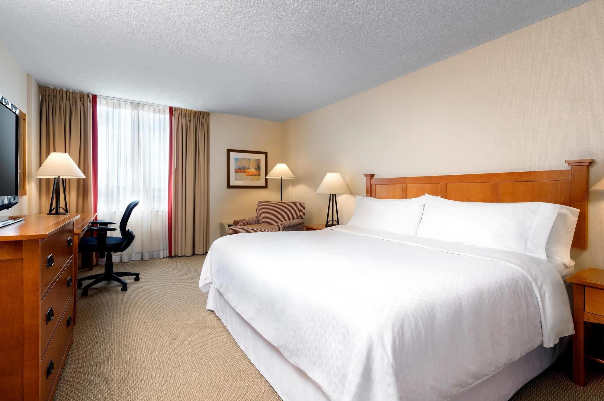 Hotel Four Points By Sheraton Toronto Airport 3*